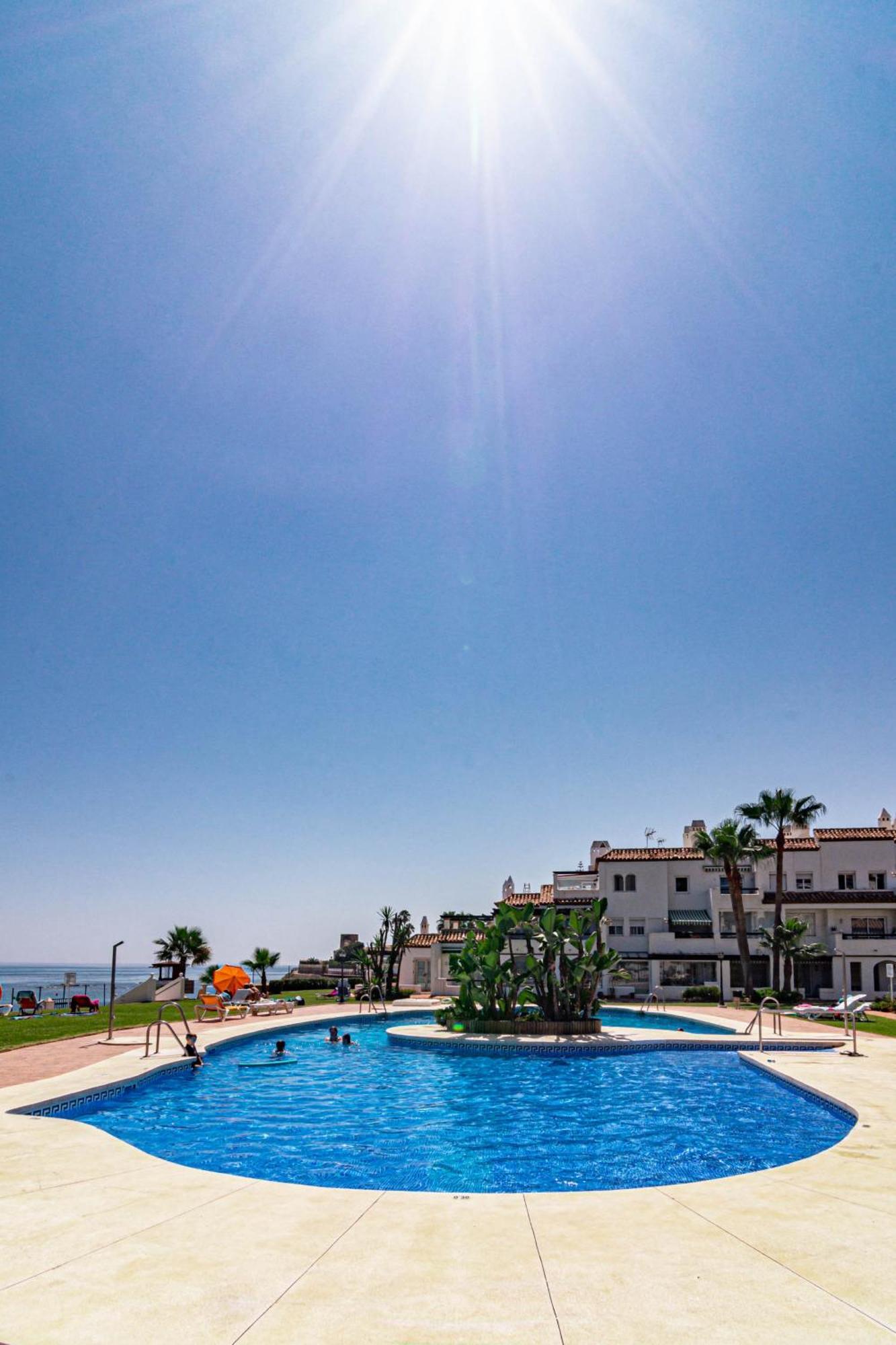 Pl- Beachfront Seaview And Frontline Apartment